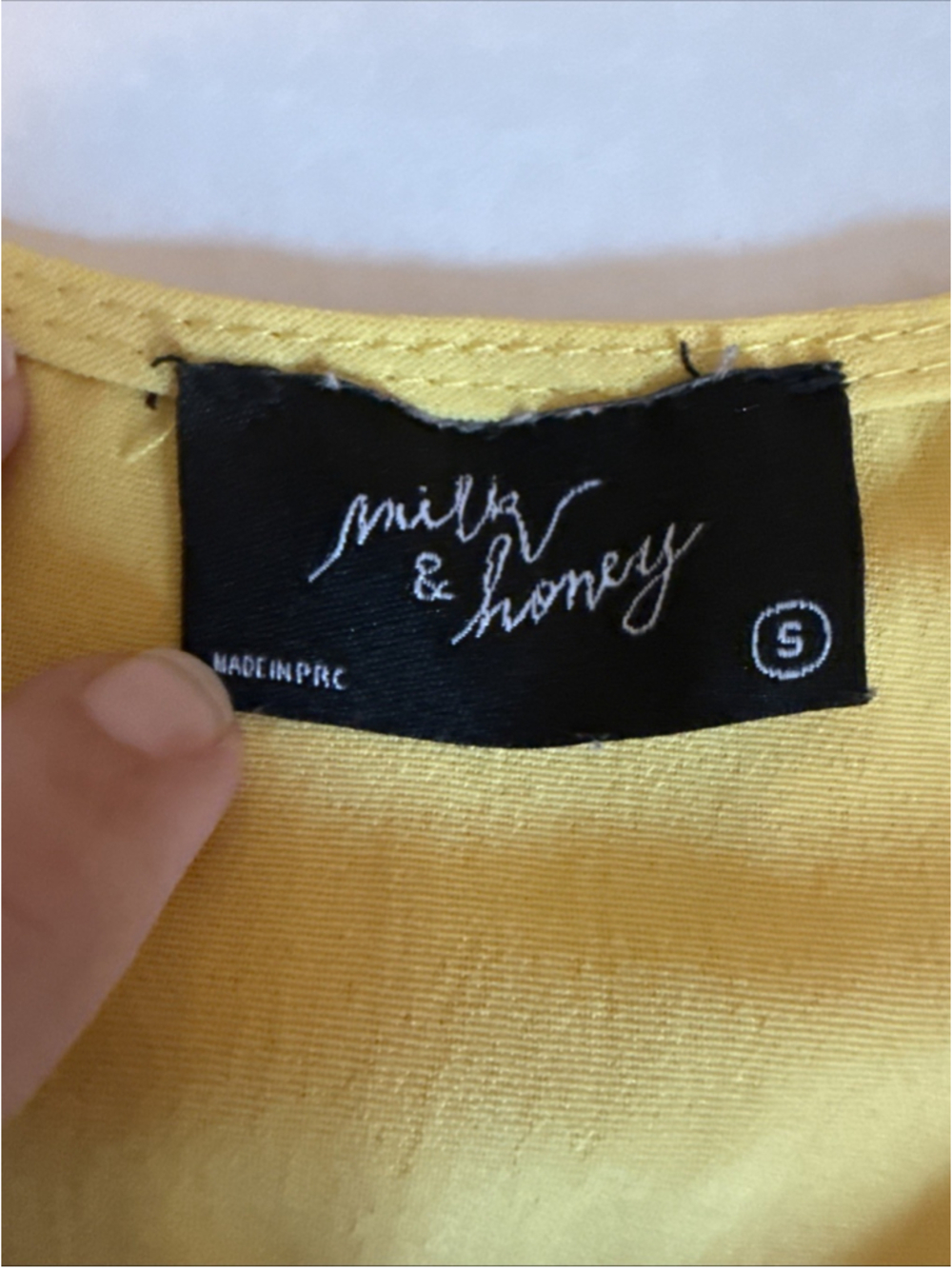 Milk & Honey Women’s V-neck Summer Yellow Top Flattering Sz Small Ruffle Sleeve - Picture 4 of 7